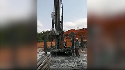 Perforadora de agua KW180 en el sitio de trabajo