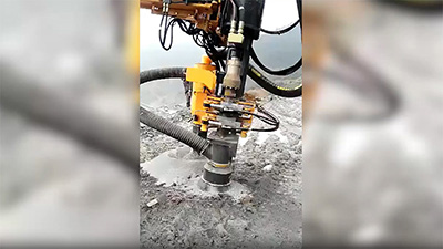 Perforadora hidráulica KL510 con martillo superior en el sitio de trabajo
