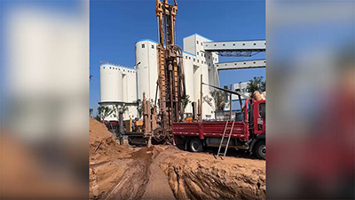 Perforadora de agua KW1000 en el sitio de trabajo en Tanzania